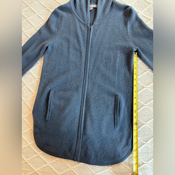 Neiman Marcus Women’s 100% Cashmere Zip Up Sweater. Blue size small. - Picture 8 of 12